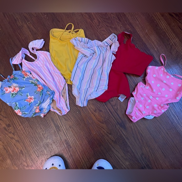 Old Navy Swim Set Of 6 Gap And Old Navy Girls Size 5 One Piece